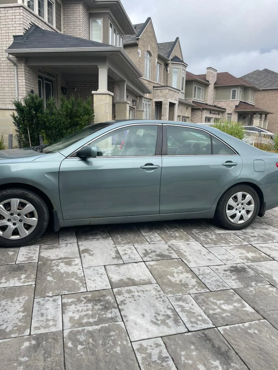 Powerful Toyota Camry Sedan - Green image indicator(2)