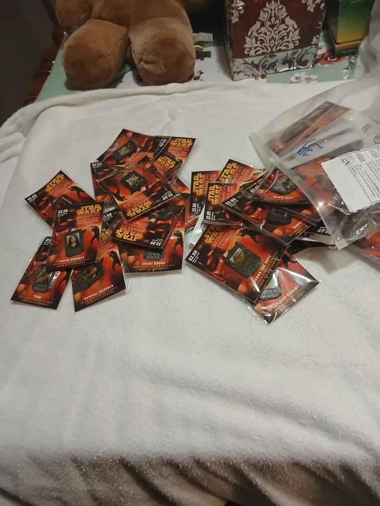 Star Wars & Hockey Canada Pin Collection image indicator(2)