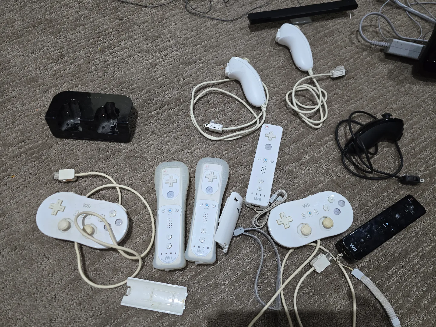 Nintendo Wii U Console & Accessories image indicator(3)