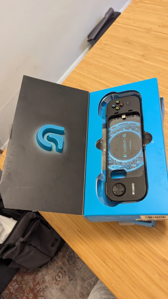 Logitech Powershell Controller + Battery for iPod/iPhone