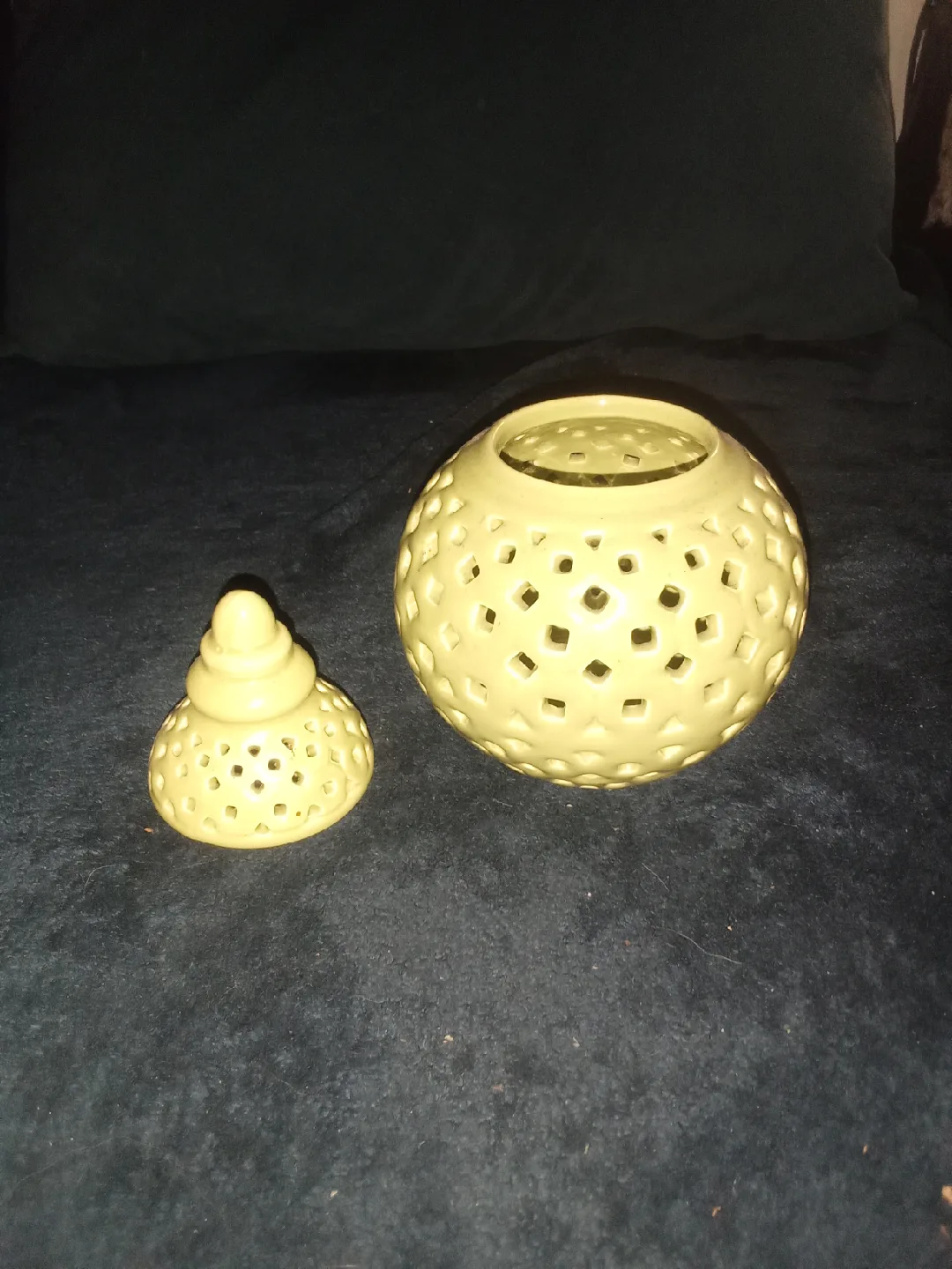 Decorative green Ceramic Jar with Lid image indicator(2)