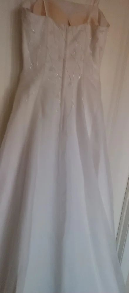 White Wedding Dress image indicator(4)