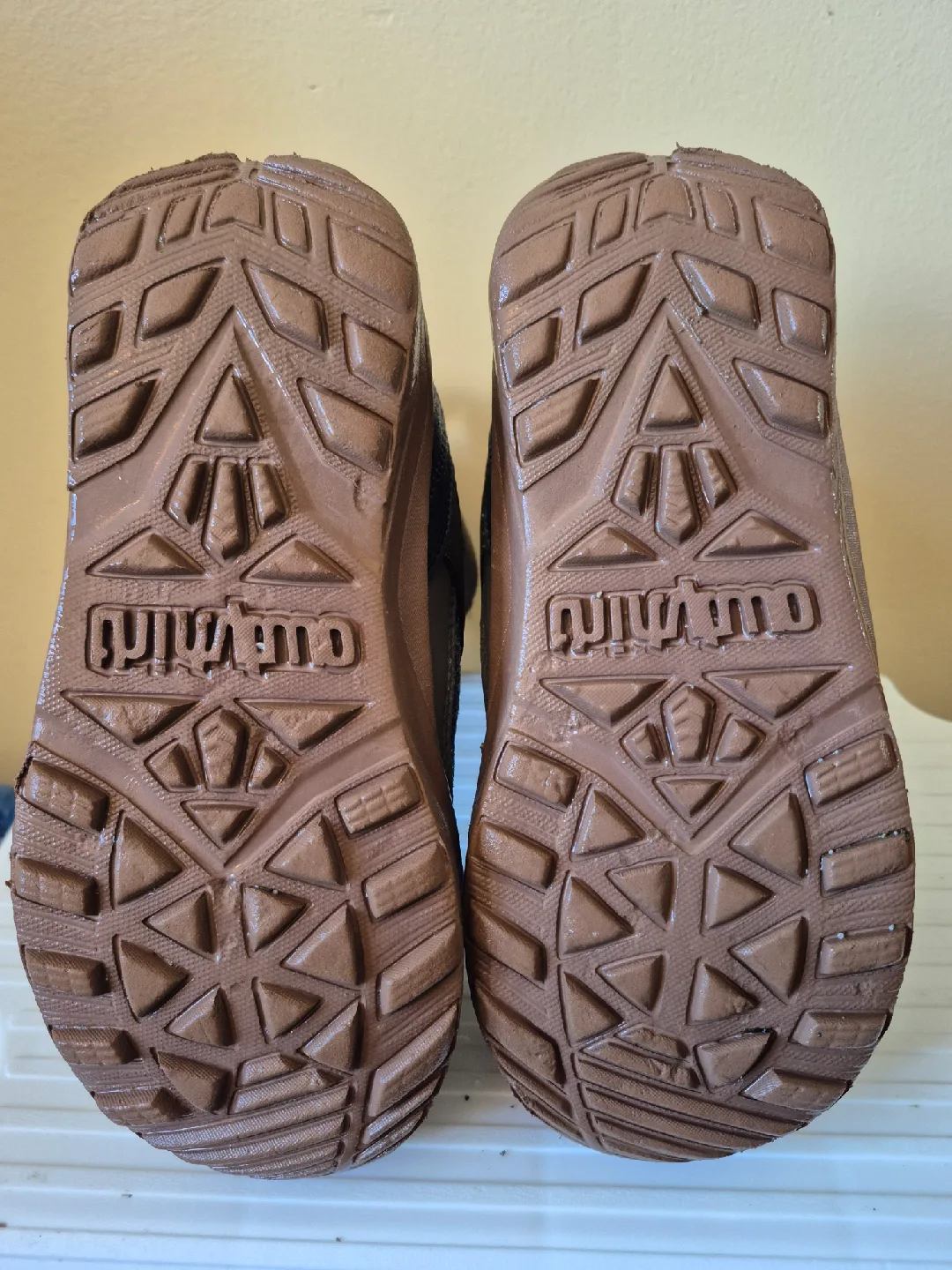 ThirtyTwo Kids' Snowboard Boots - Size 2K image indicator(2)