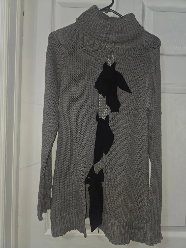 Tops and sweaters thumbnail