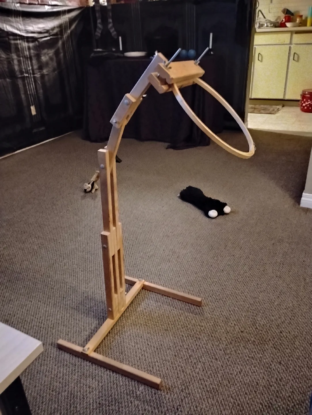 Adjustable Wooden Embroidery Stand image indicator(2)