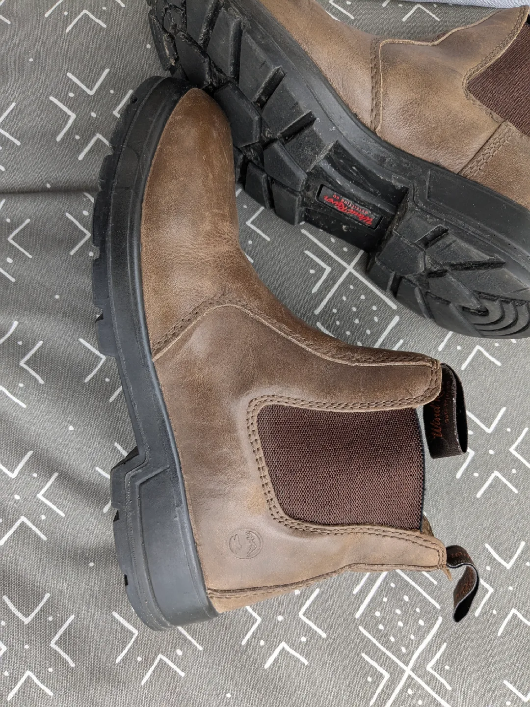 Wind River Brown Leather Chelsea Boots - Men's 7/Women's 9 image indicator(2)