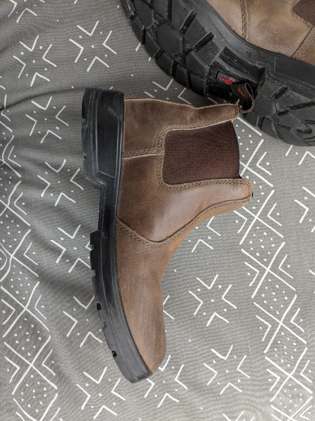 Wind River Brown Leather Chelsea Boots - Men's 7/Women's 9 image indicator(3)