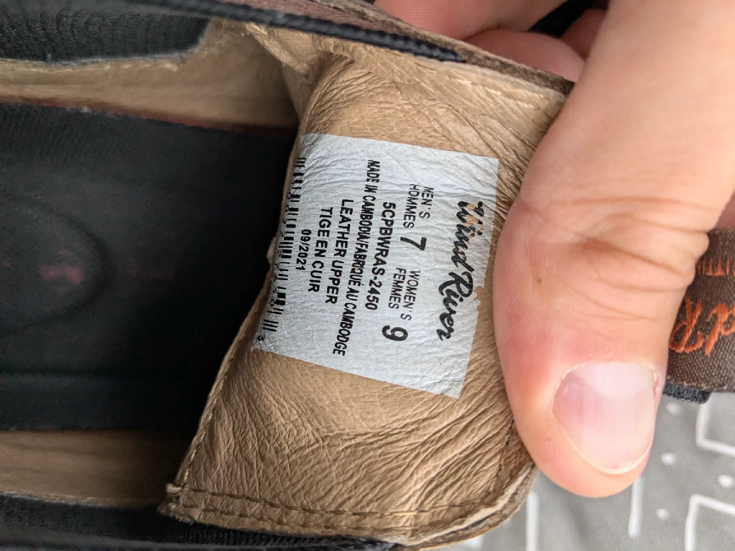 Wind River Brown Leather Chelsea Boots - Men's 7/Women's 9 image indicator(4)