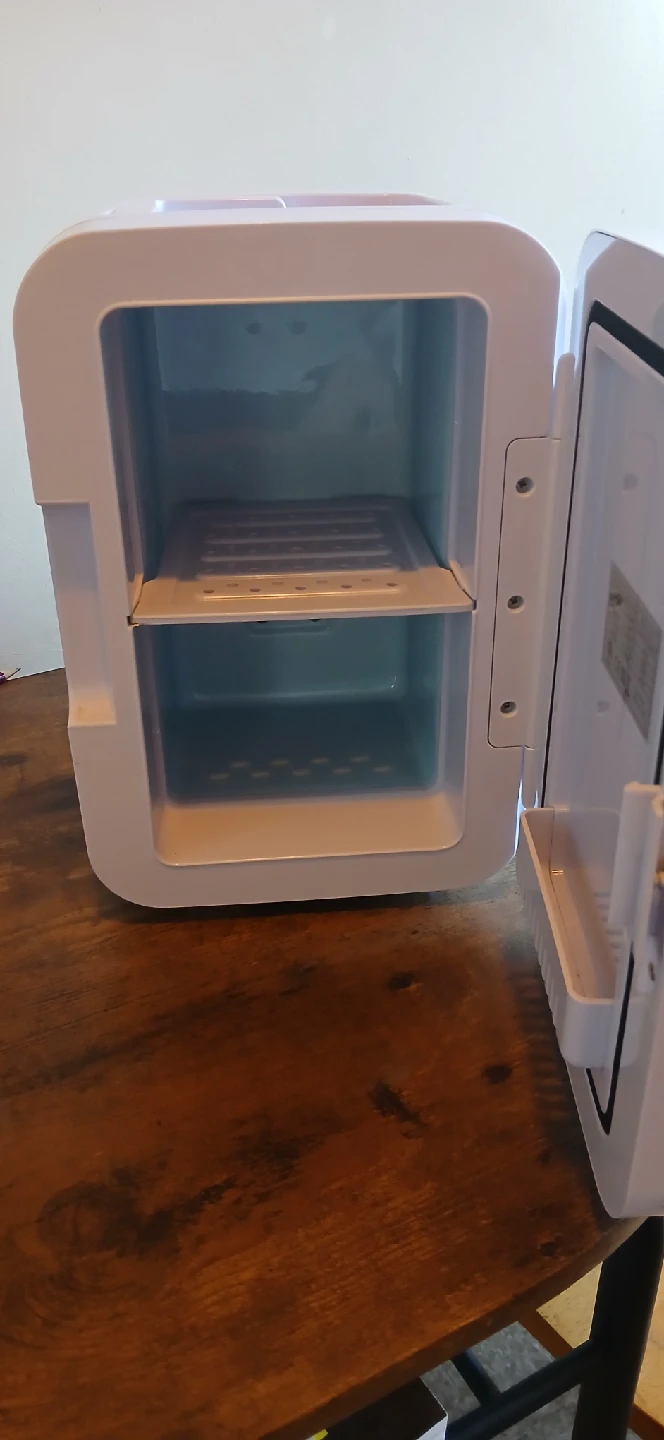 GOOD MOLECULES Limited Edition AC/DC Mini Fridge Cooler/Warmer - photo 2