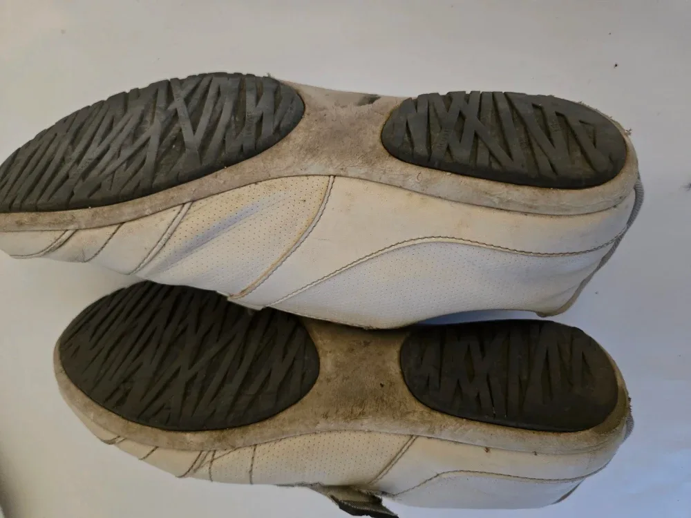 Lacoste White Sneakers image indicator(2)