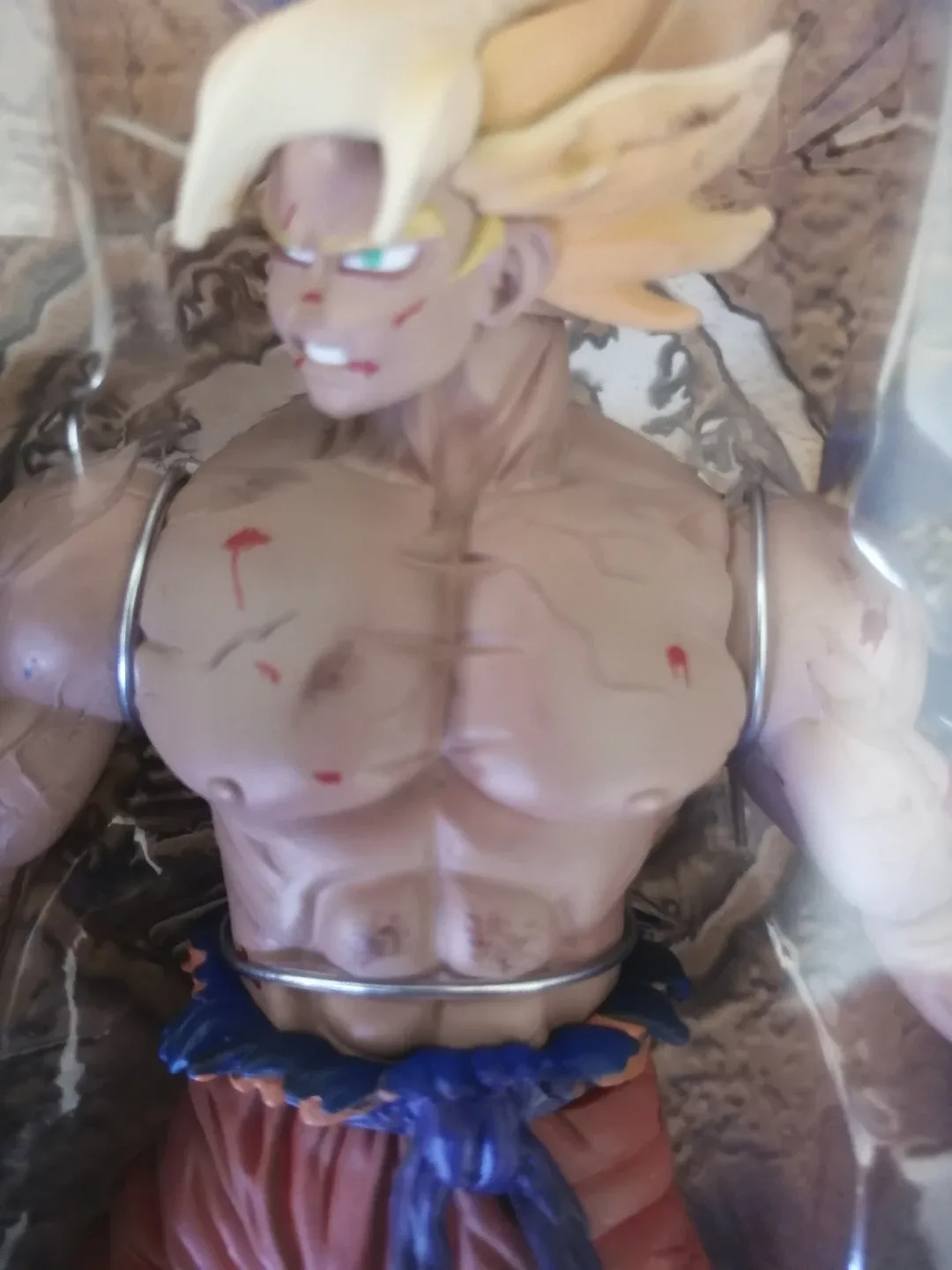 Dragon Ball Z Battle Damaged S.S. Goku Figure image indicator(7)