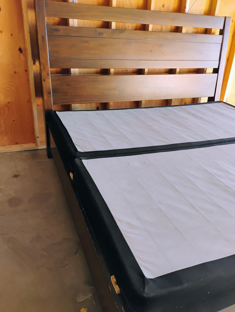 Wooden Bed King Size 88"Lenght * 83"width - photo 2