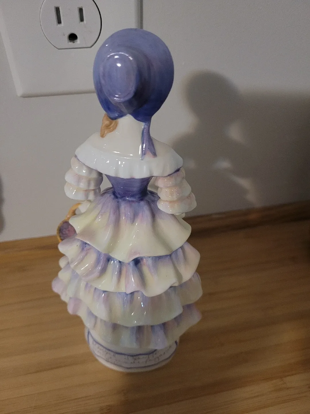 Lenox Figurine - Lavender Lady image indicator(4)