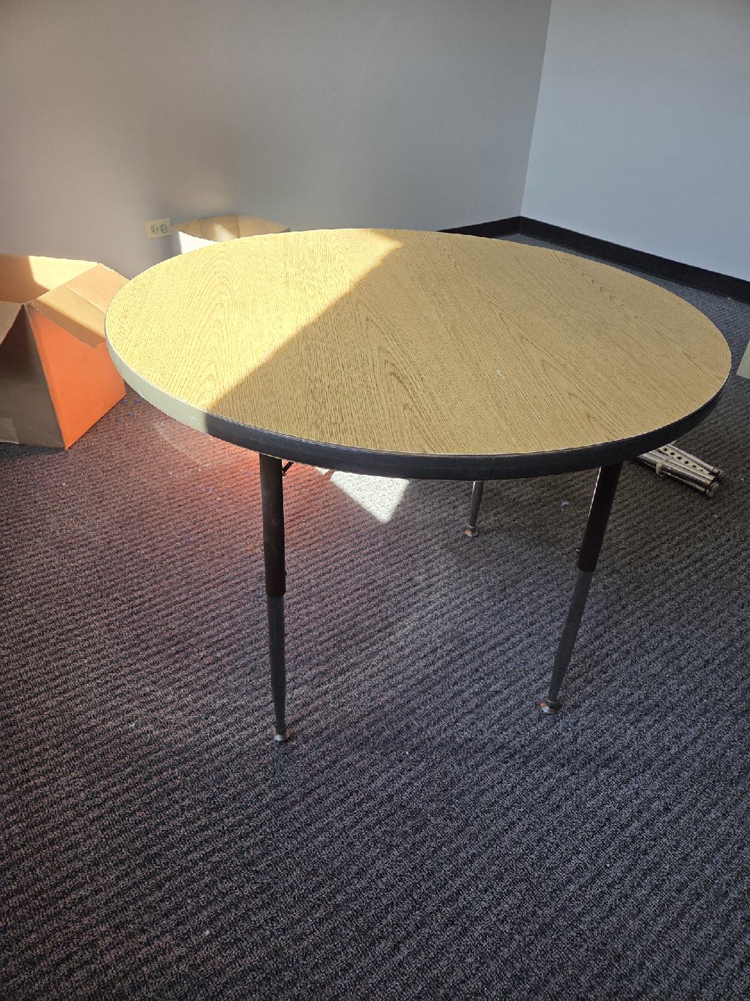 Round Table