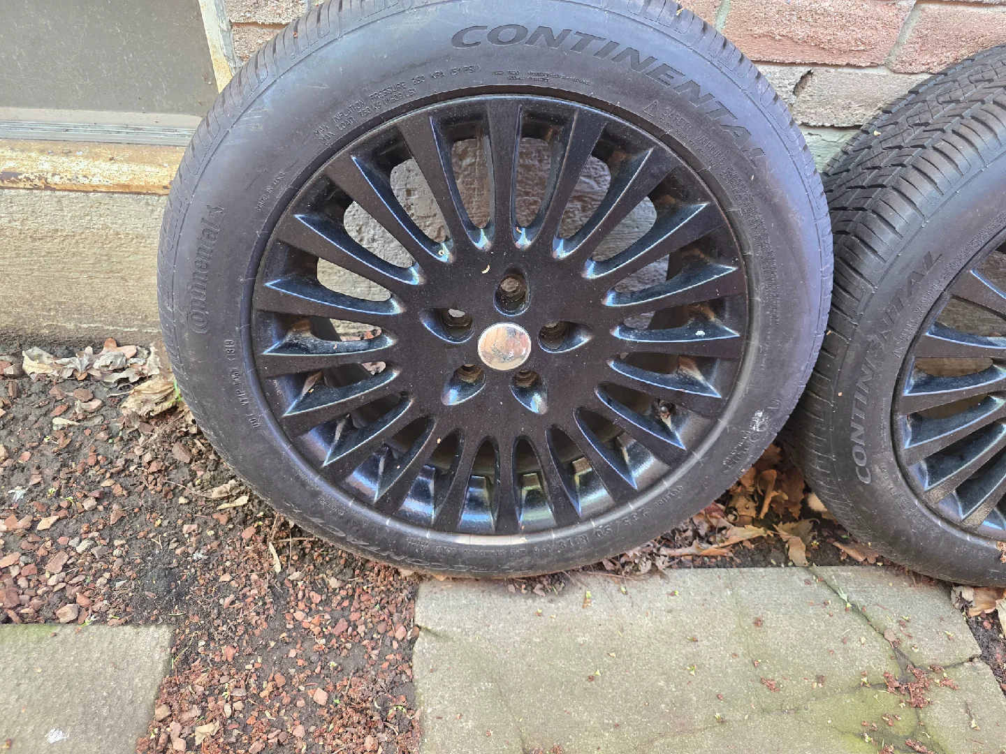 Jaguar Rims with Continental Tires - 225/50 R18 image indicator(3)