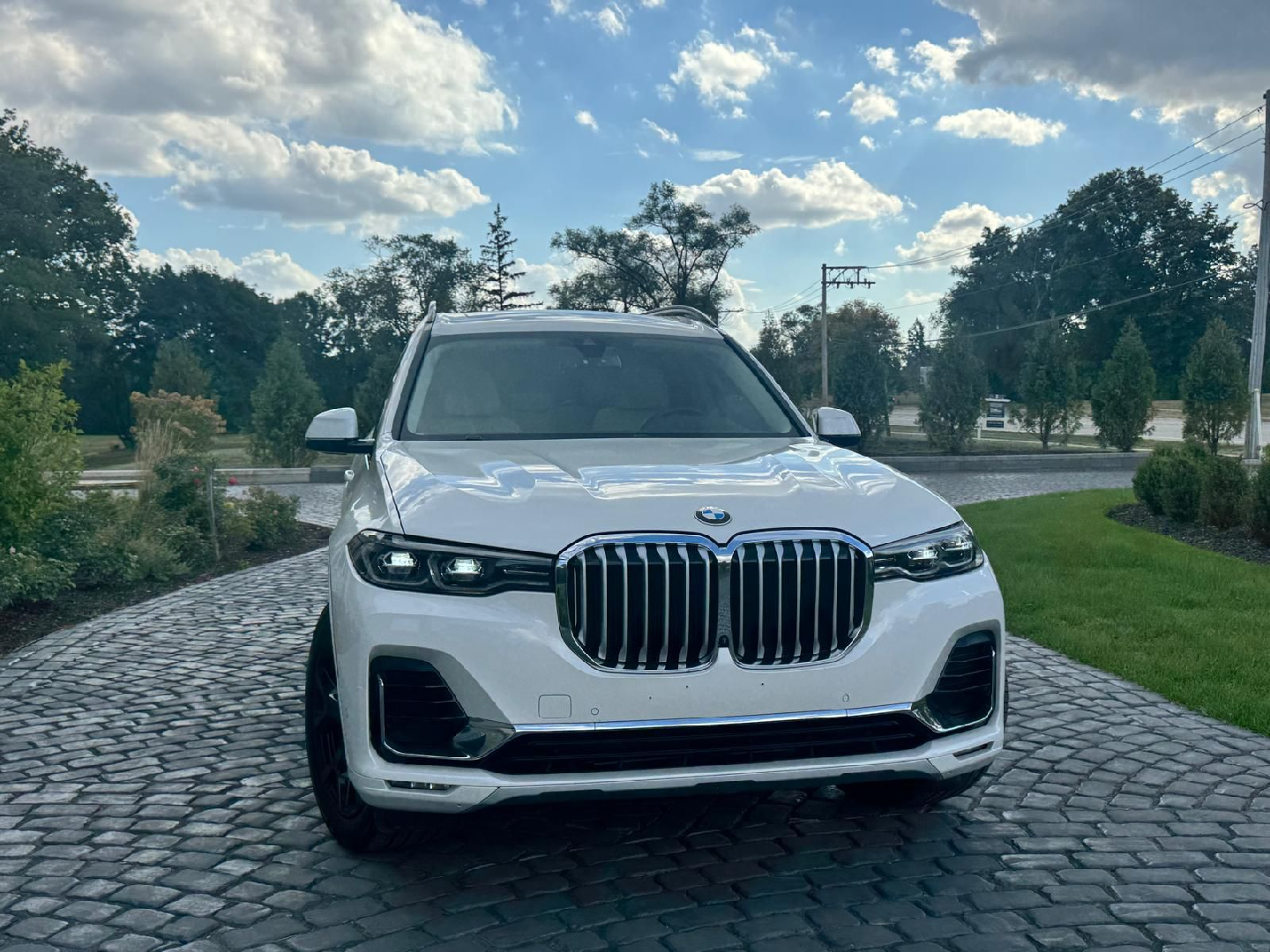 2021 BMW X7 White SUV