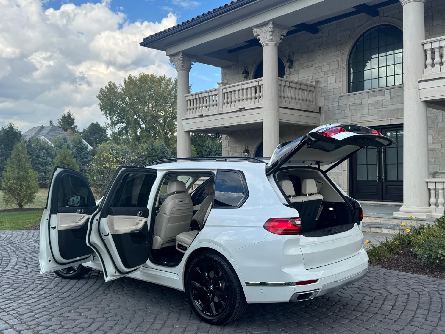 2021 BMW X7 White SUV - photo 5
