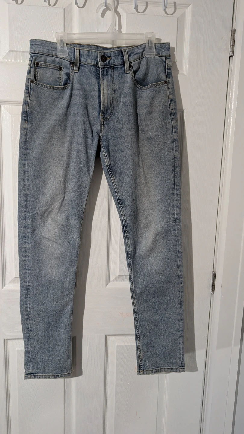 Men's Light Wash Jeans