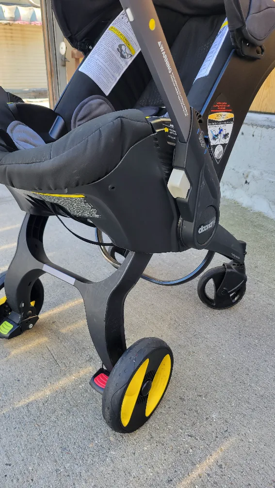 Doona Infant Car Seat Stroller - Black image indicator(2)