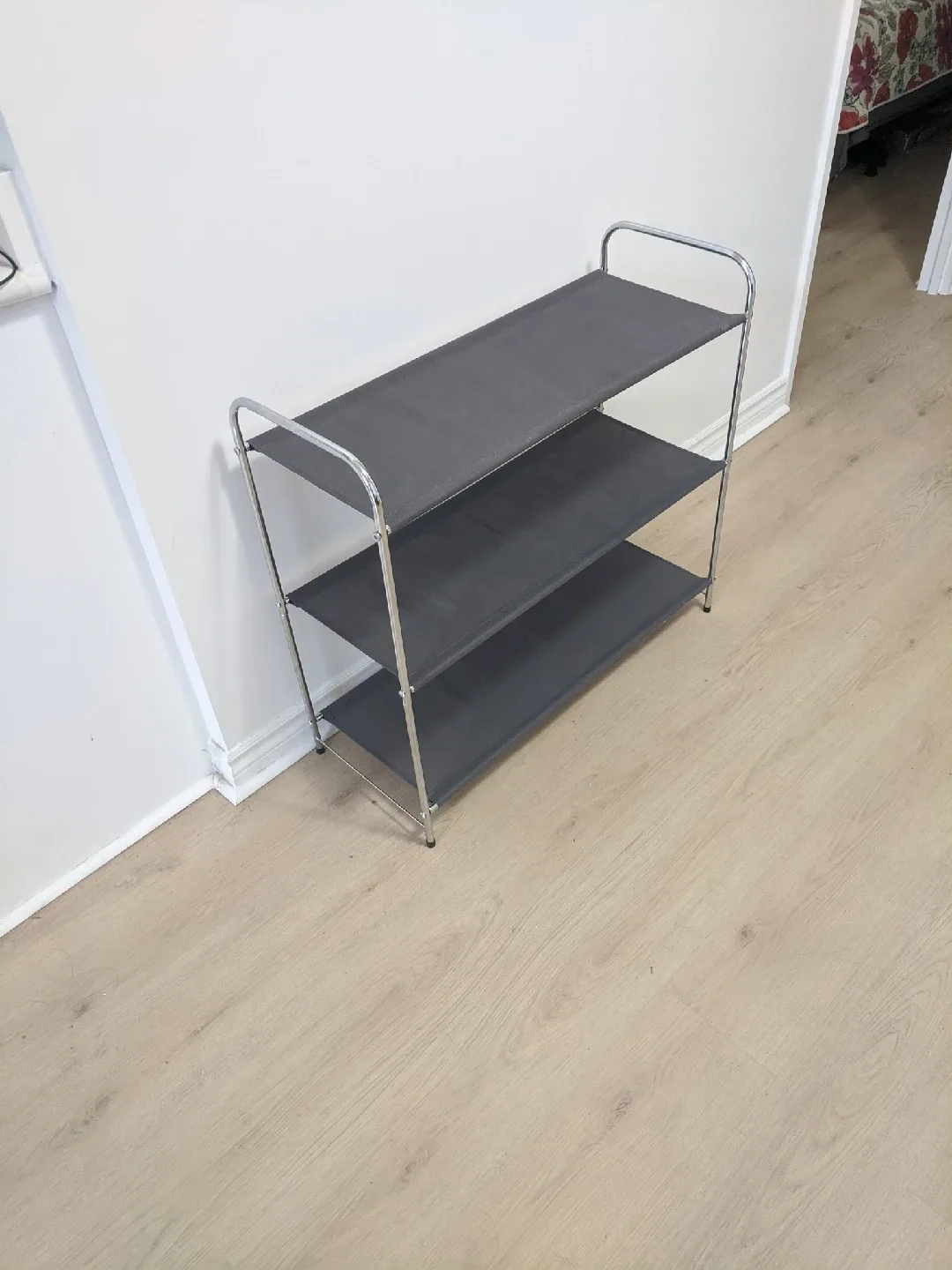 3-Tier Chrome & Black Shelf image indicator(3)