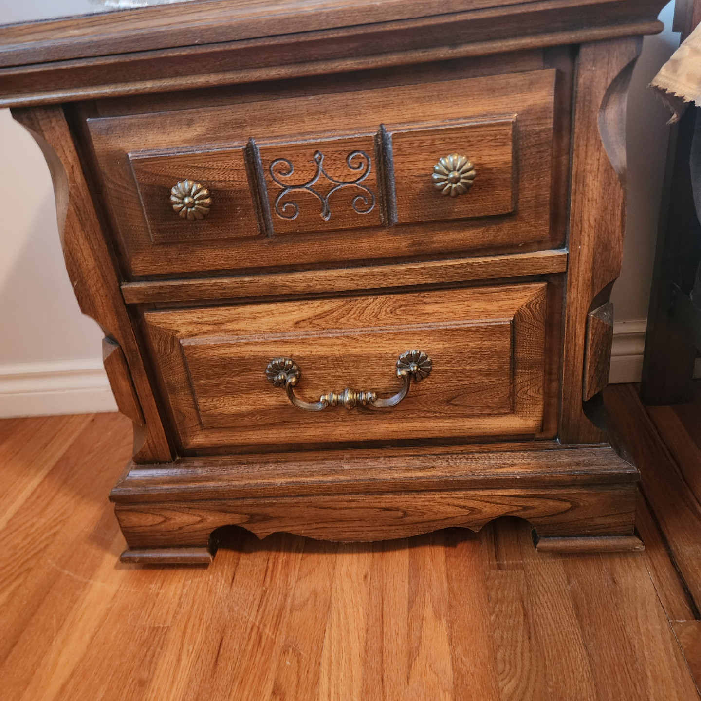 Vintage Solid Wood Bedroom Set - photo 2