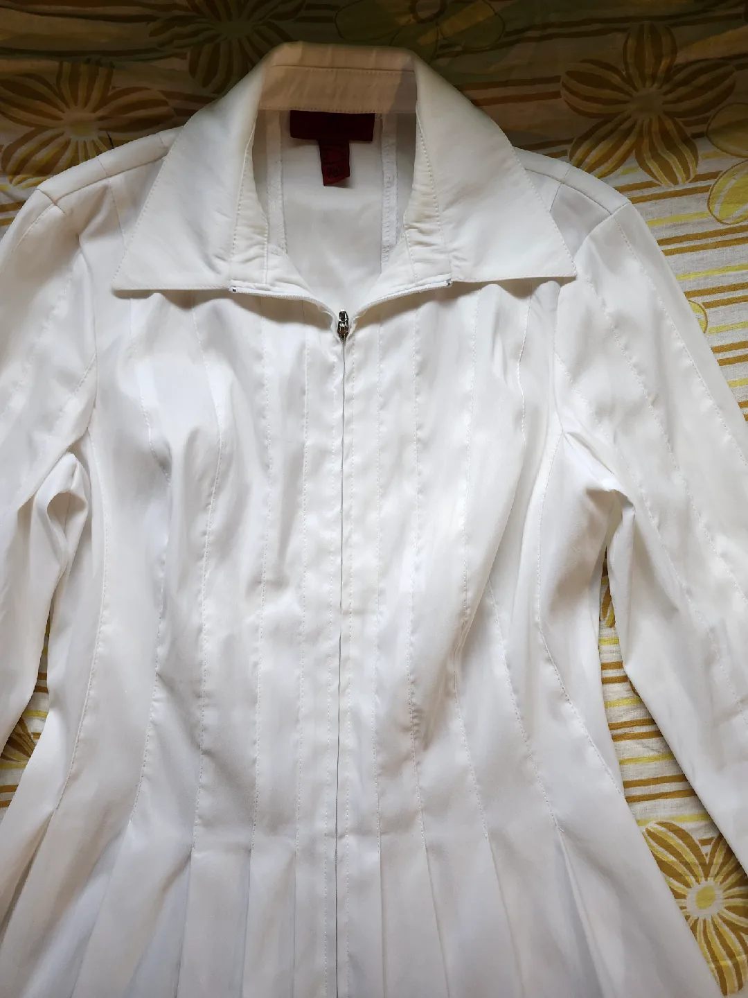 y2k white pleated zip up blouse image indicator(3)