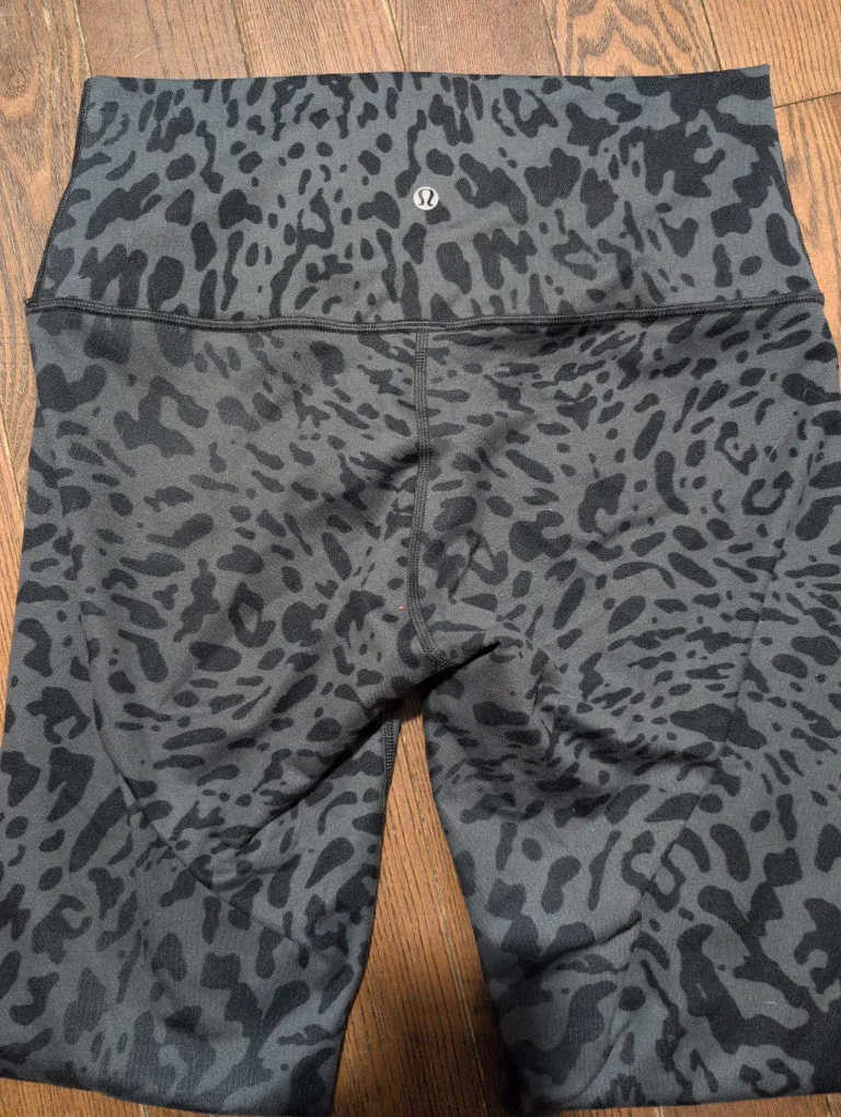 Lululemon Leggings - Size 10 image indicator(2)