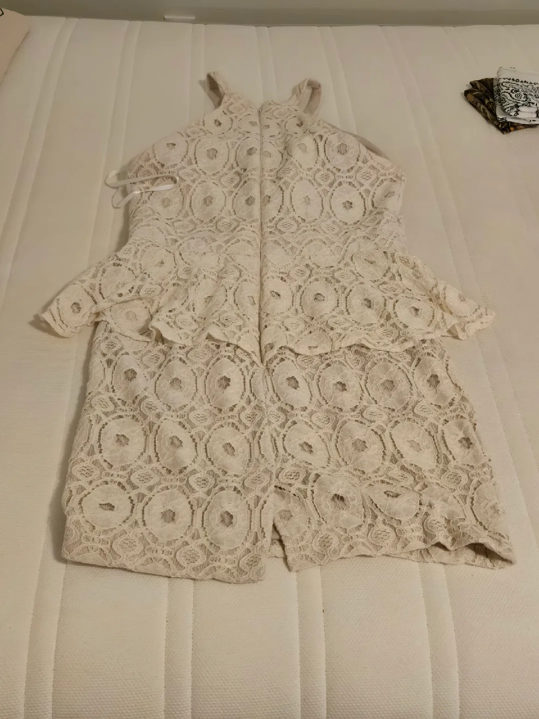 Le Chateau Cream Lace Dress image indicator(4)