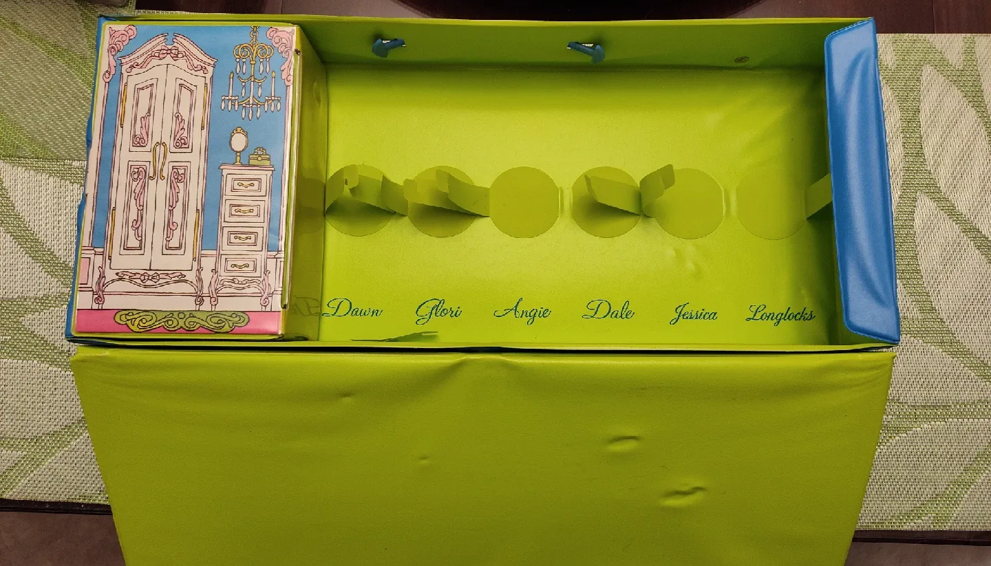 Vintage Dawn and her Friends Doll Case image indicator(2)