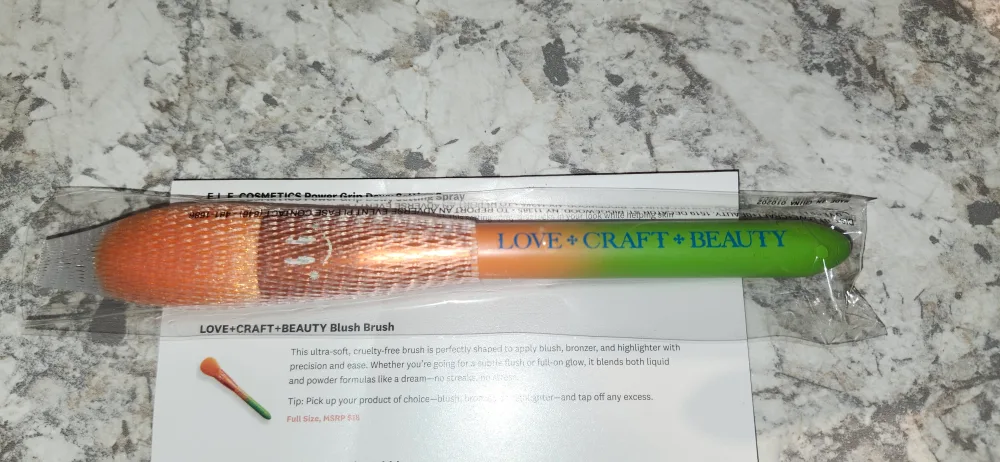 New Love+Craft+Beauty Blush Brush image indicator(2)