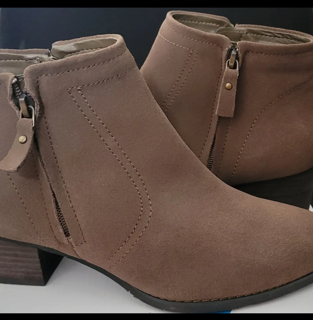 Aqua College Waterproof Ankle Boots image indicator(9)