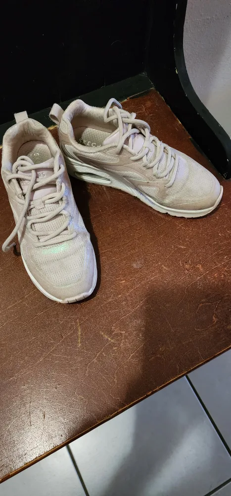 Skechers girls Sneakers - Size 2 thumbnail
