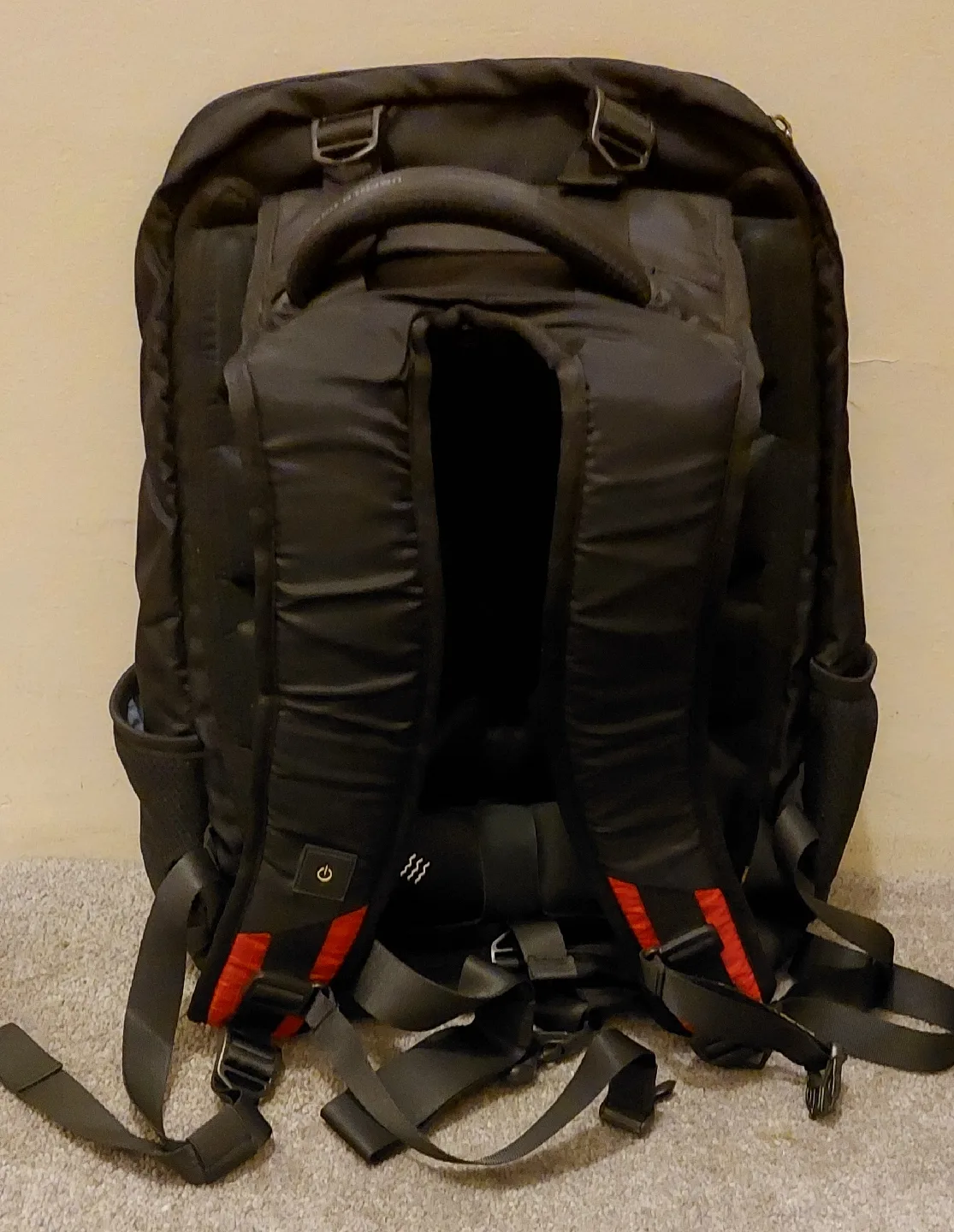 EUME Barret 29L Backpack - Black & Red image indicator(2)