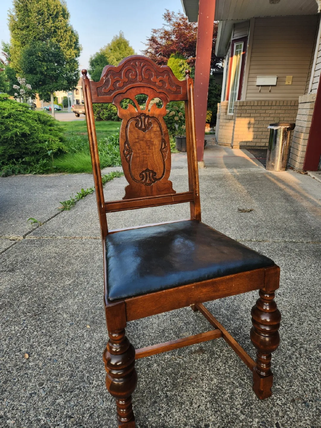 Chesley Chair Co. Antique Wooden Chair image indicator(3)