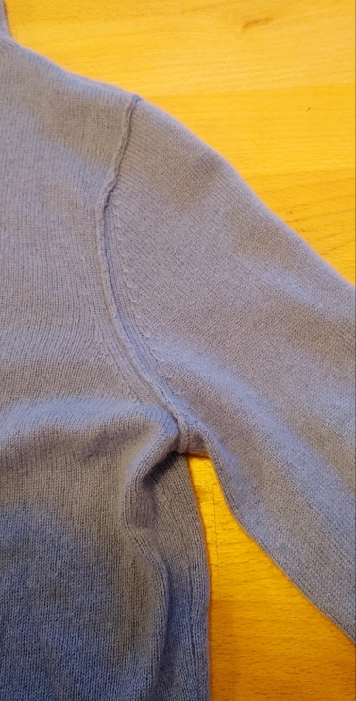 Tahari Pure Luxe Cashmere Sweater - Size M image indicator(7)