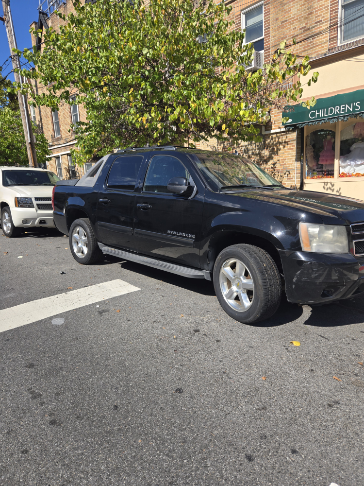Chevy avalanch  Lt  2011 good condition - photo 2