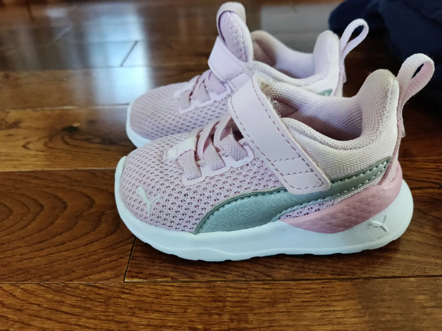 Puma Toddler Girl's Size 4C Pink Sneakers image indicator(2)