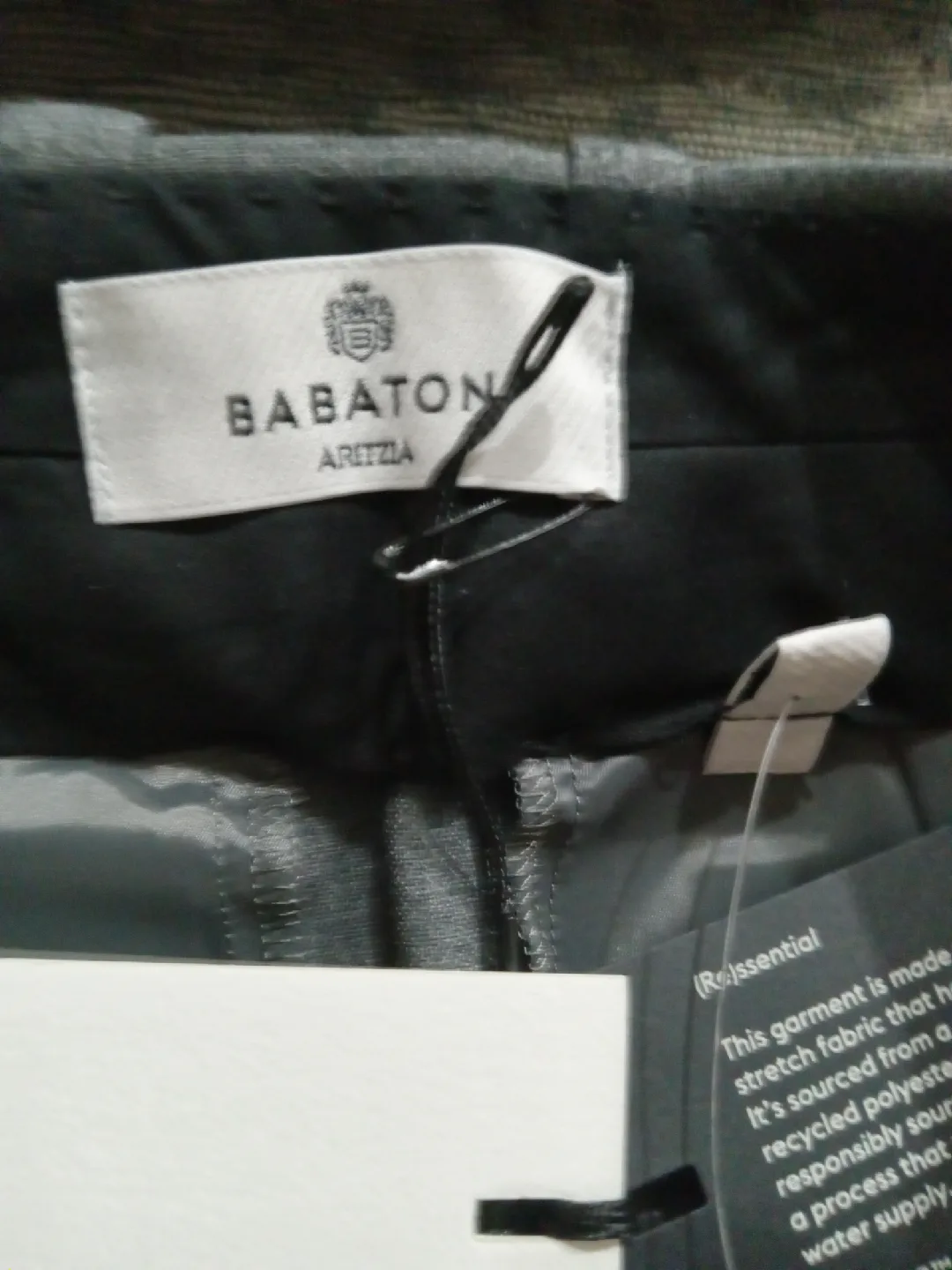 Aritzia Babaton Chisel Skirt - Size 2 image indicator(5)