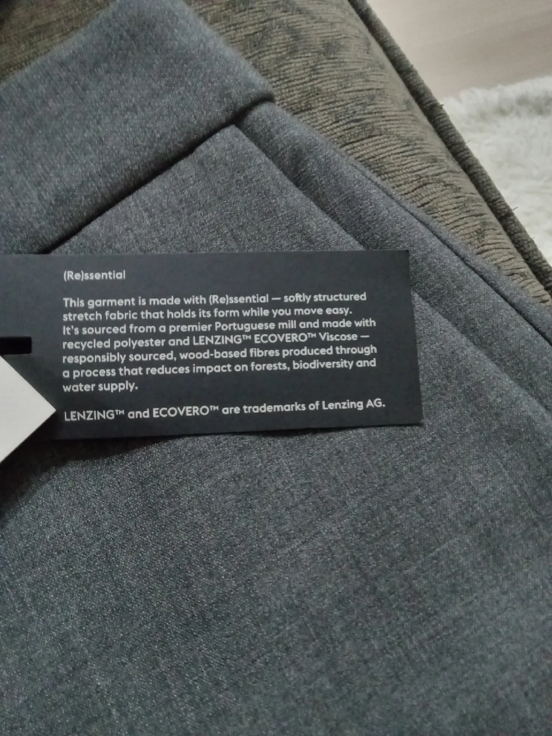 Aritzia Babaton Chisel Skirt - Size 2 image indicator(7)