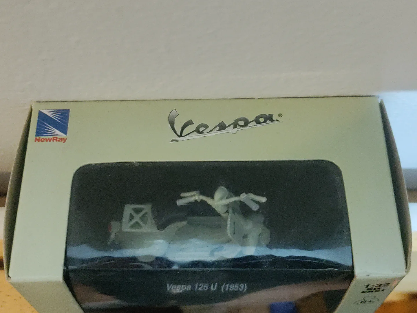 Vespa 125 U (1953) Die-Cast Model 1:32 NewRay image indicator(3)