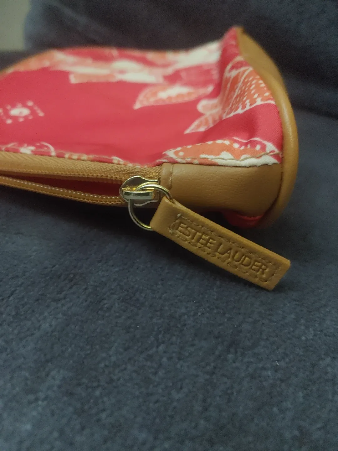 Estee Lauder Cosmetic Bag image indicator(2)