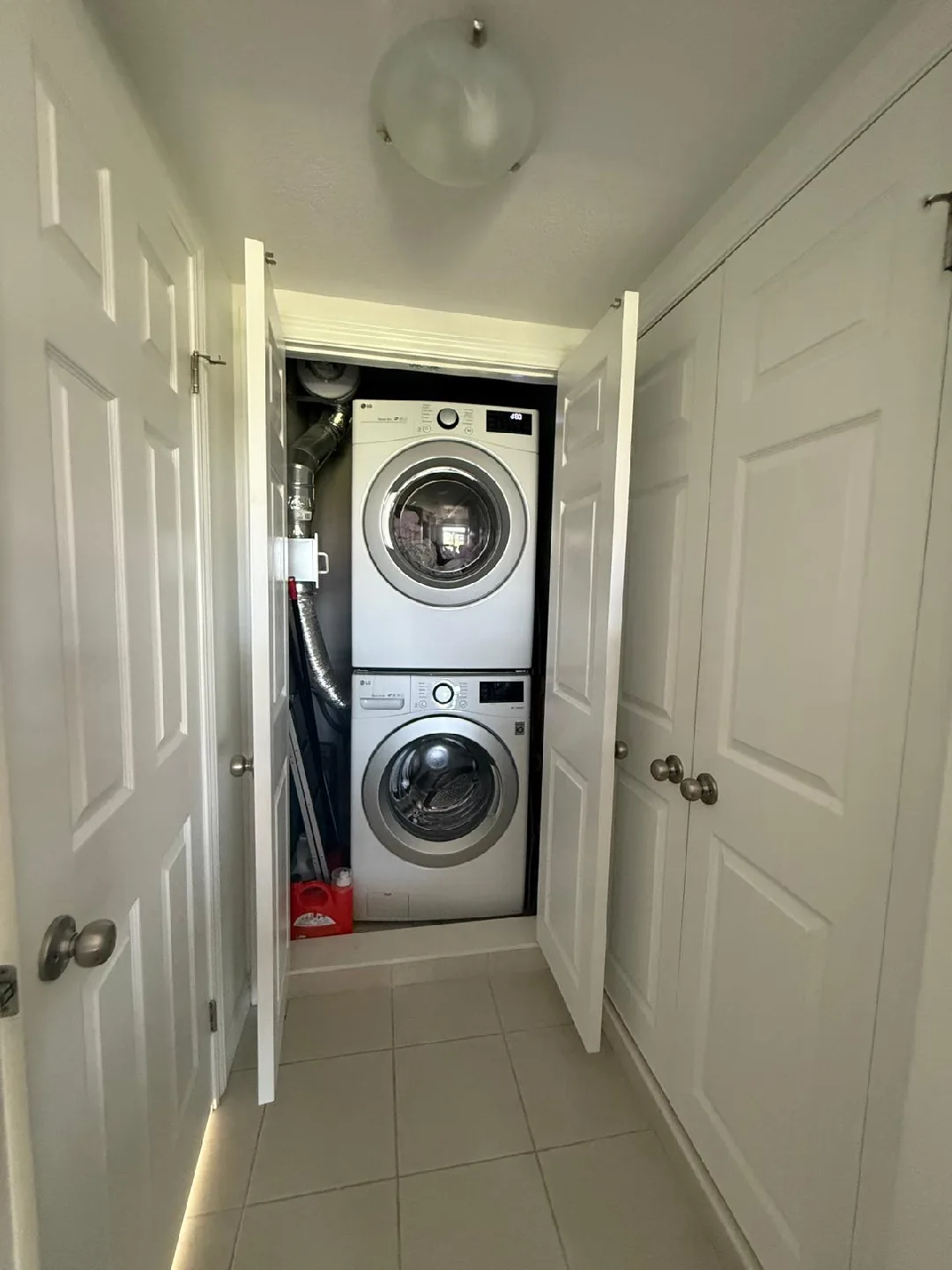 1 bedroom with private bathroom and shared balcony, females only image indicator(5)