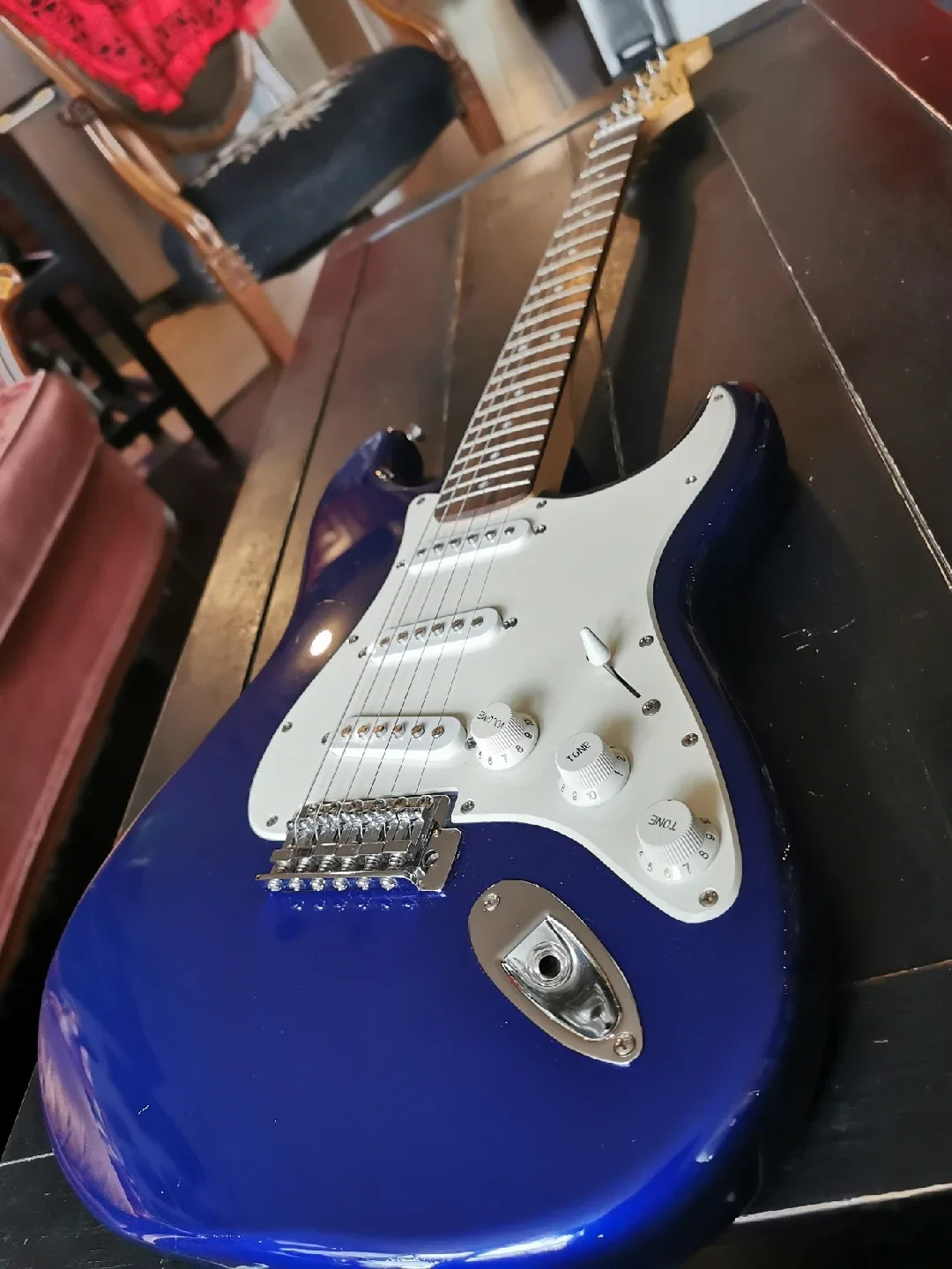 Fender Squier Stratocaster  Guitar image indicator(4)