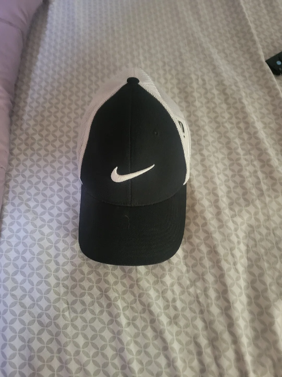 Nike RZN VRS Black & White Golf Hat thumbnail