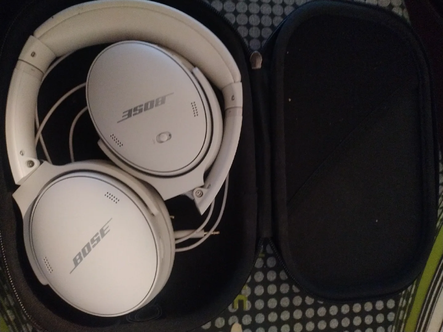 Bose QuietComfort 35 II White Headphones image indicator(2)