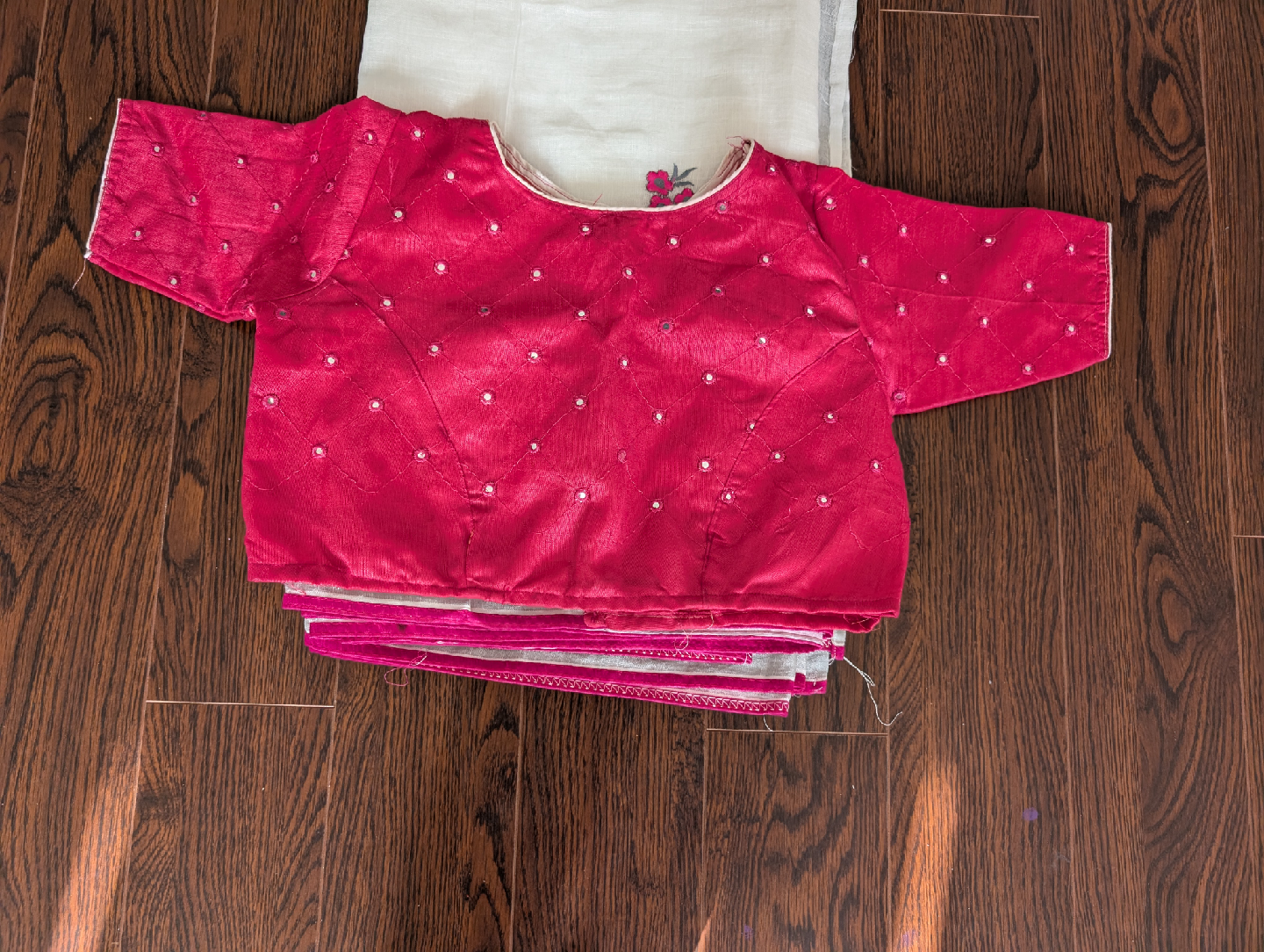 Pink Embellished Blouse & White Saree - photo 5