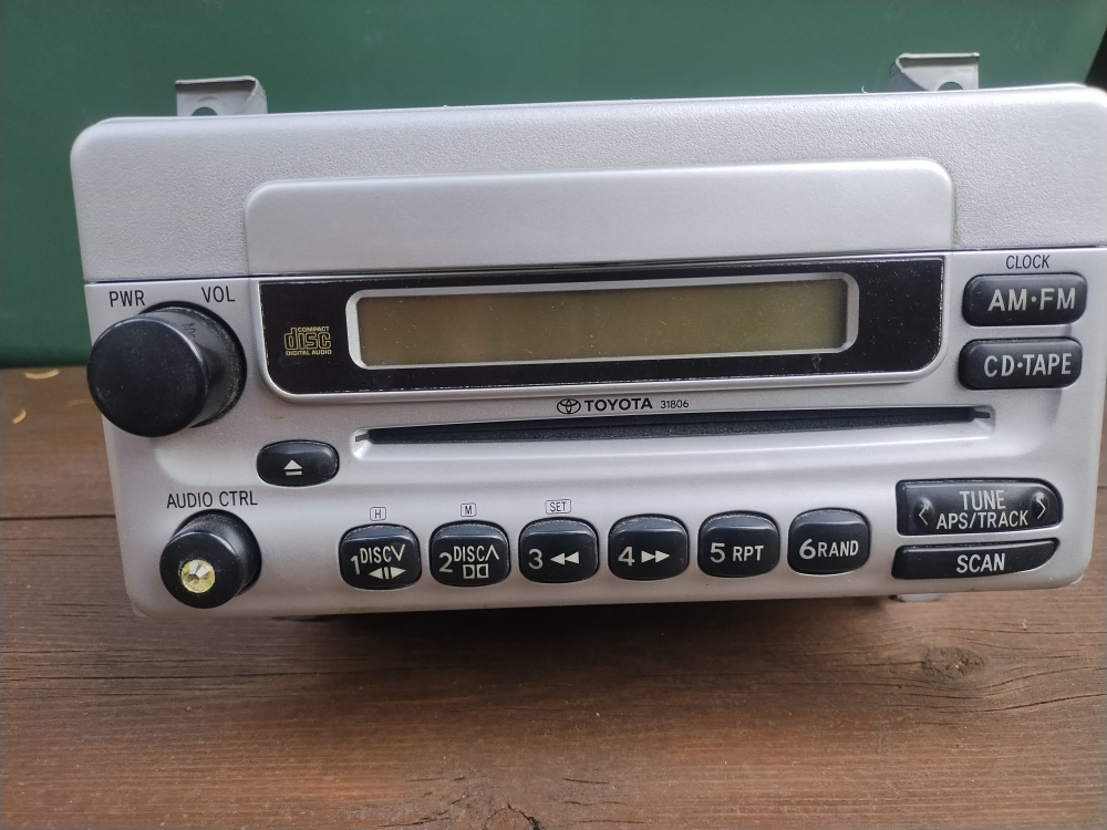 Toyota Yaris Double  Din Radio CD Player 08600-00980 OEM