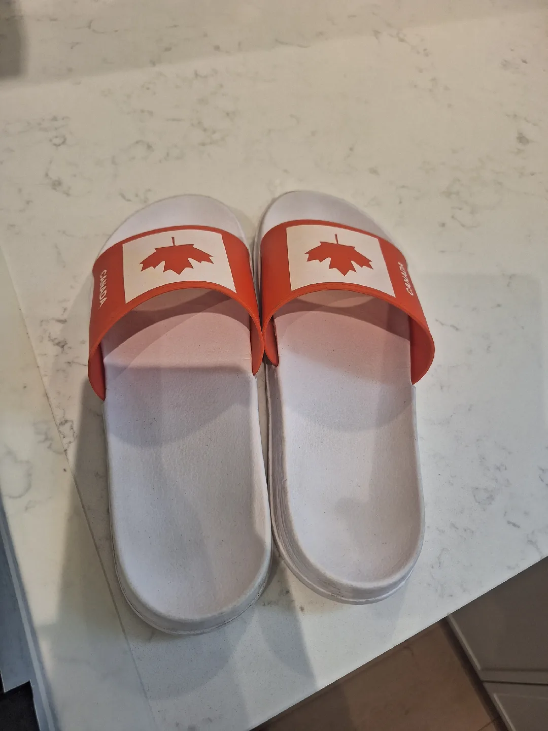 Canada Maple Leaf Slides - Size 9 image indicator(3)