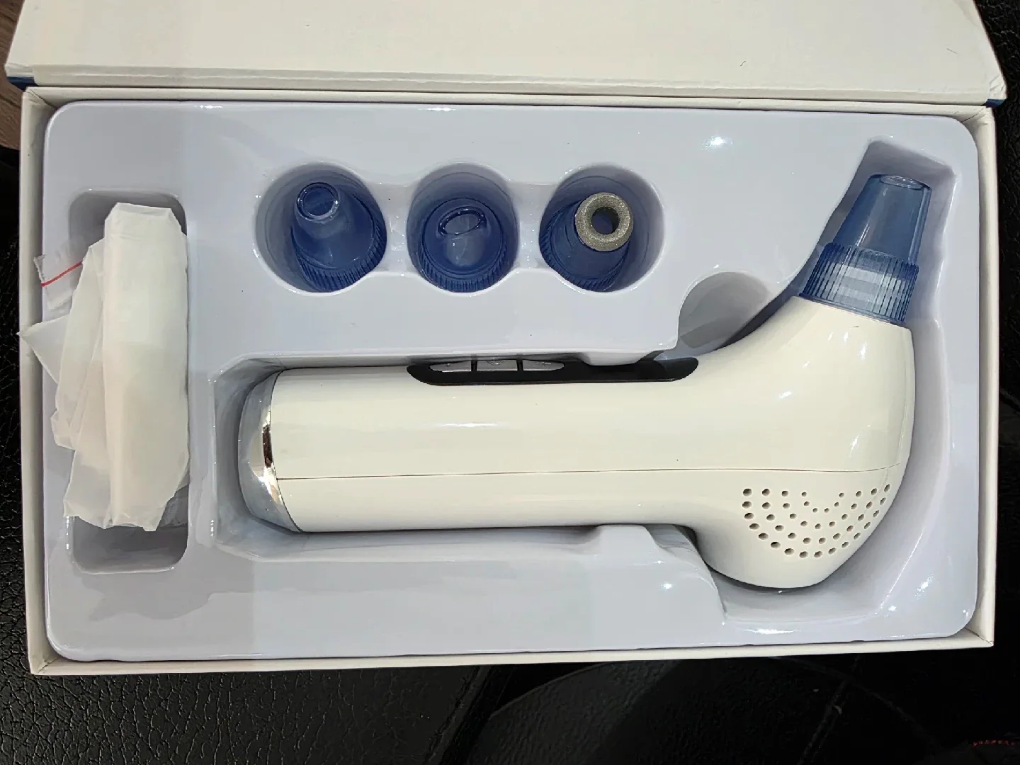 Cooling & Heating Blackhead Remover Kit image indicator(2)