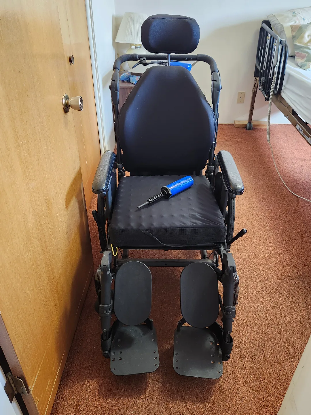 Wheelchair Fully Adjustable, Roho Cushion image indicator(2)